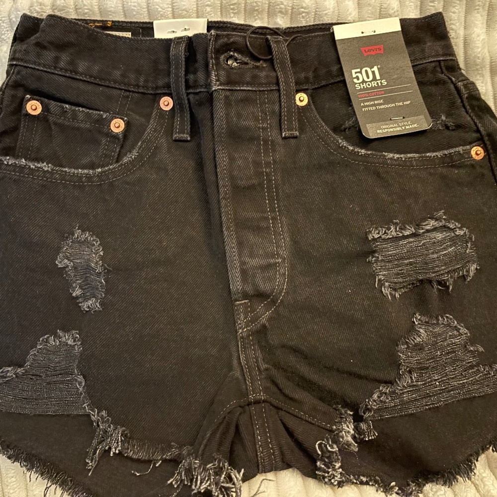 NWT Levi’s 501 shorts size: 24